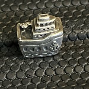 Retired Pandora cruise ship charm